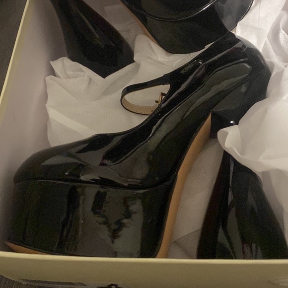 Brand New! Super sexy shoes. Purchased from Onlymaker. - Picture 2 of 5